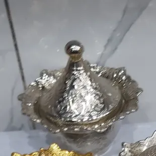 قندان گنبدی فلزی گرد طلایی یا نقره ای(سایز متوسط)