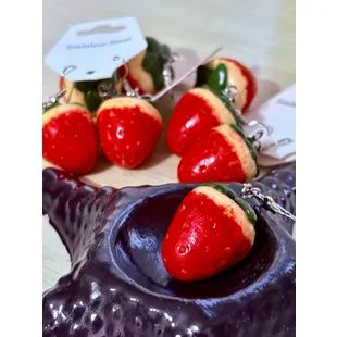 گوشواره توتفرنگی