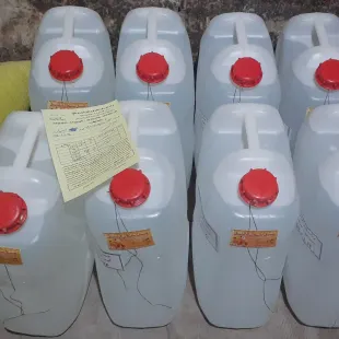 آب گازدار سنگ کلیه و عفونت کلی بدن پسکرایه طبیعی چشمه گازدار ویلادره (4 دبه 20لیتری)