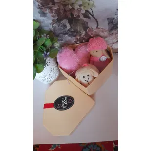 پک هدیه با قیمت مناست همراه با جعبه هدیه