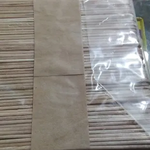 چوب بستنی رنگ کرم