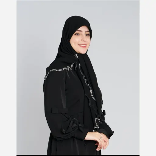 روسری مشکی کرپ حریر سنگ کاری شده طرح زیکزاک