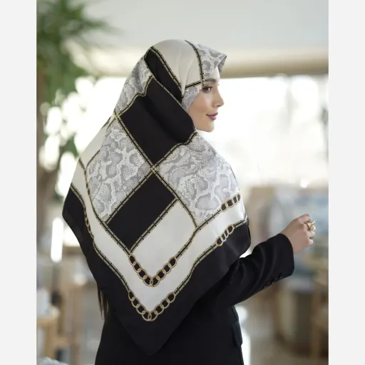 روسری ابریشم توییل پوست ماری دلینه رنگ چری