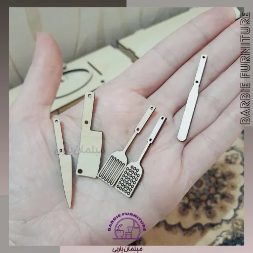 ساطور و چاقو و کفگیر و برگردان چوبی مینیاتوری رنگ افرا ( کرم طرحدار )