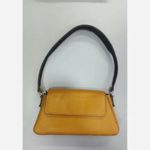 کیف دستی زنانه تمام چرم گاوی مدل جیران ابعاد 16 در 25 سانتیمتر گزینه ها زرشکی ساده و چاپ پیتون