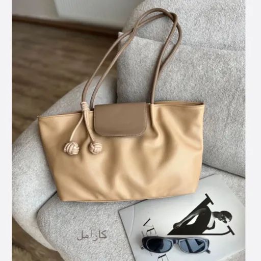 کیف دوشی زنانه شل آویز توپی رنگ مشکی