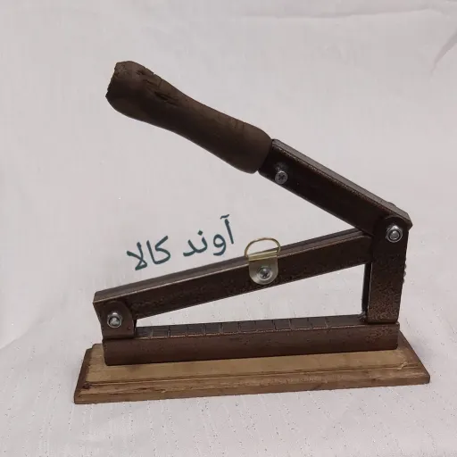 گردوشکن آرام شکن فلزی همه کاره. گردوشکن خانگی (بادام شکن، فندق شکن)