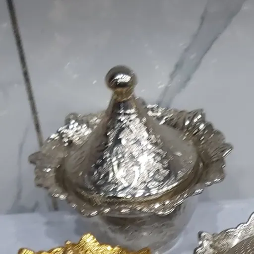قندان گنبدی فلزی گرد طلایی یا نقره ای(سایز متوسط)