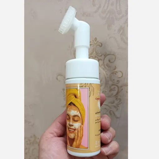 فوم شستشوی صورت طبیعی براش دار  حاوی روغن بادام شیرین 