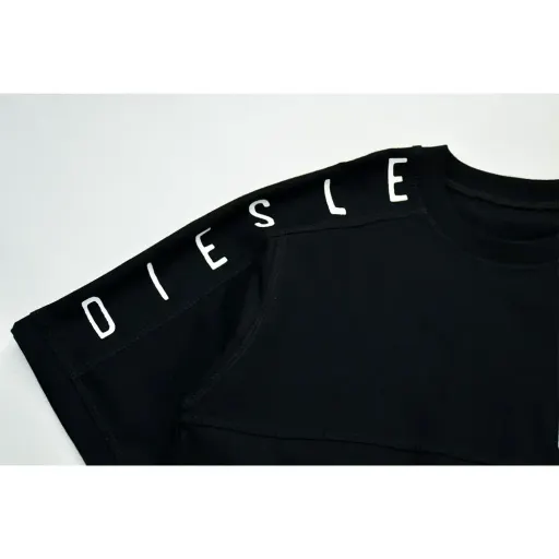 تیشرت پسرانه یقه گرد پنبهای مشکی طرح دیزل گزینه ها سایز 11تا12سال(سایز60)