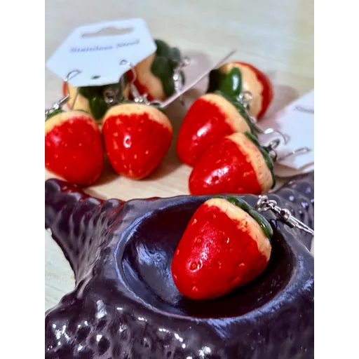 گوشواره توتفرنگی