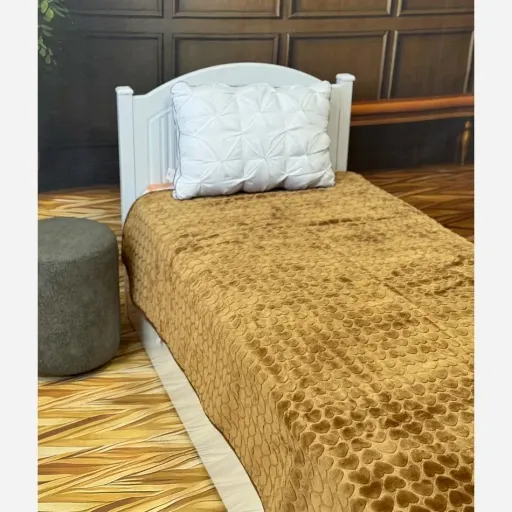 پتو نرمینه یکنفره مدل نگین بسیار لطیف و براق طرح برجسته قلب ساکدار اورجینال رنگ طلایی 