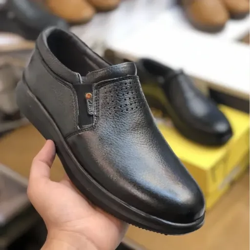 کفش چرم مردانه مدل کرینگر رنگ مشکی با رویه چرم طبیعی گاوی و زیره پیو سایز 44