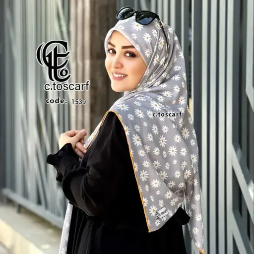 روسری نخی طرح بابونه طوسی قواره بزرگ 140 سانت چرخ دوز رنگ طوسی