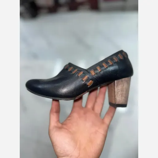 کفش پاشنه دار چرم گاوی زنانه مدل الپ مشکی و طوسی سایز 36 گزینه ها 36 | طوسی