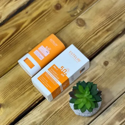  ضد آفتاب استیکی استلین مدل ویتامین سی با SPF50  