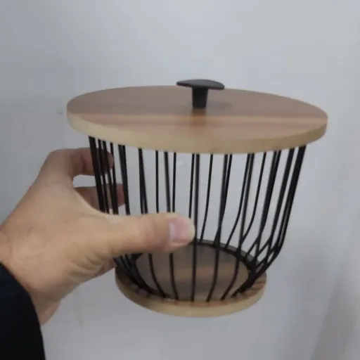 سبد گردو فلزی درب چوب mdf سبد بادام سبد تخم مرغ ظرف گردو جا گردو درب چوبی(یک عدد) استند شکلات  انتخاب رنگ و طرح درب  چوبی بدنه مشکی