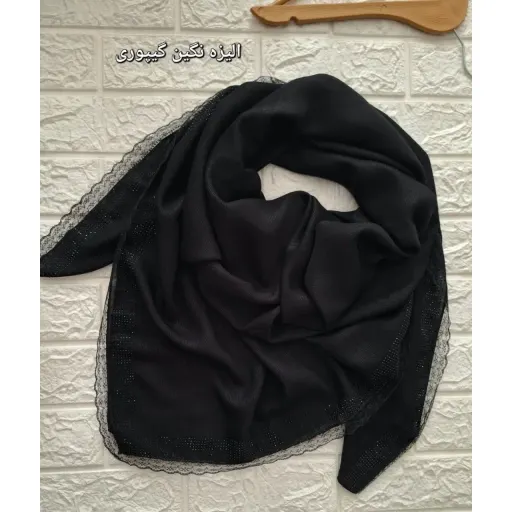 روسری کرپ نخ الیزه فوق العاده مشکی دور نگین گیپوردار