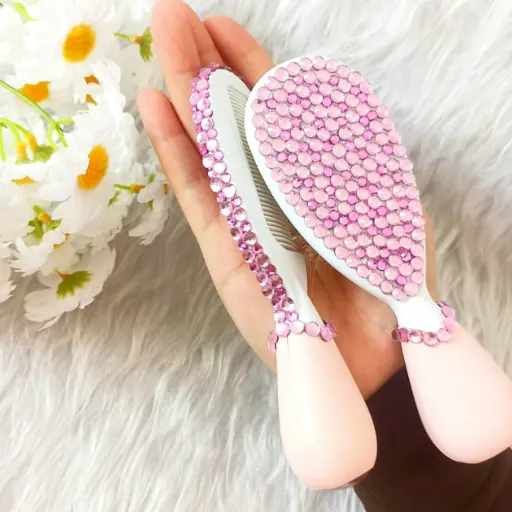 شانه و برس نگینی دخترانه، نوزادی