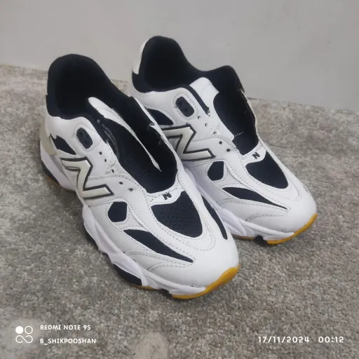 کتونی نیوبالانس 9060 سفید مشکی کیفیت و کار درجه یک سایز بندی از 37 تا 40 کتونی اسپرت کتونی نیوبالانس زنانه و مردانه  سایز 38