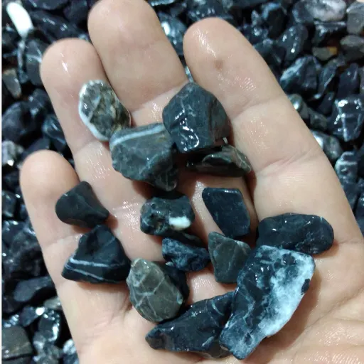 شن مشکی آکواریوم دانه درشت طبیعی(بسته 5 کیلویی)
