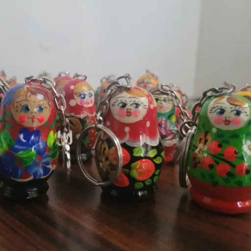 جاسوئیچی ماتروشکاه روسی در رنگ های مختلف ، جاسوویچی طرح ماتریوشکا