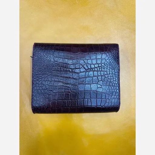 کیف دوشی زنانه چرم طبیعی گاوی طرح کروکو دست دوز ابعاد 22 در 25 سانتیمتر