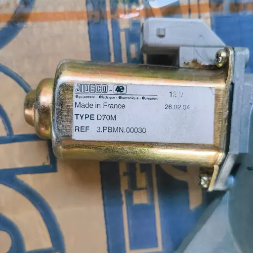 شیشه بالابر اصلی جلو 405 راست - JIDECO فرانسه