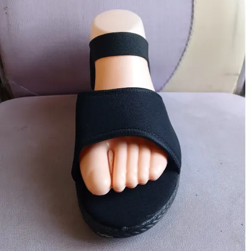 صندل زنانه مدل کلاسیک رنگ مشکی سبک و مینیمال سایز 39