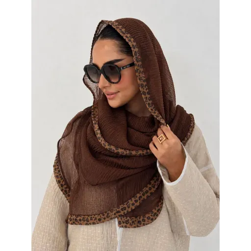 شال حریرتوری حاشیه پلنگی رنگ کرم روشن