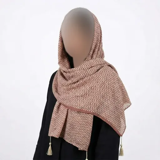شال زنانه پلیسه طرح زیگزال کد 9636 ابعاد 190 در 58 سانتیمتر گزینه ها آجری