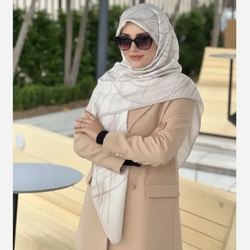 روسری طرح کاترین، قواره بزرگ 140 سانتی، جنس نخ کاستوم سیتو، طرح مینیمال و شیک