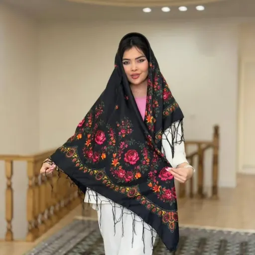 روسری نخی ترکمن مدل قاب گل قواره 130x130 سانتی متر نازک 4 فصل گزینه ها سبز