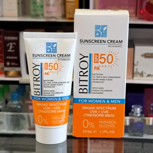 کرم ضدآفتاب بی رنگ پوست چرب SPF50 بیتروی