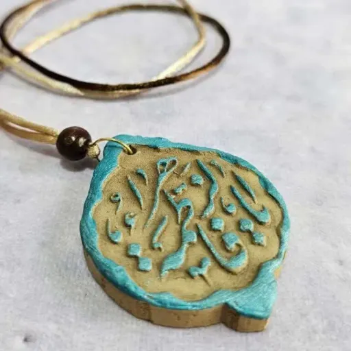 آویز و گردنبد سفالی با طرح مذهبی