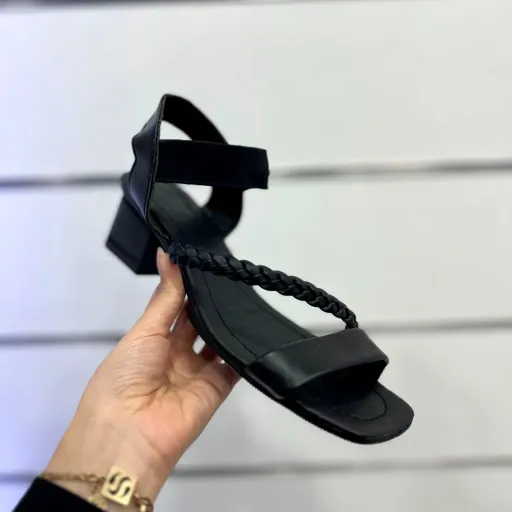صندل رکاب دار زنانه رنگ مشکی وسفید