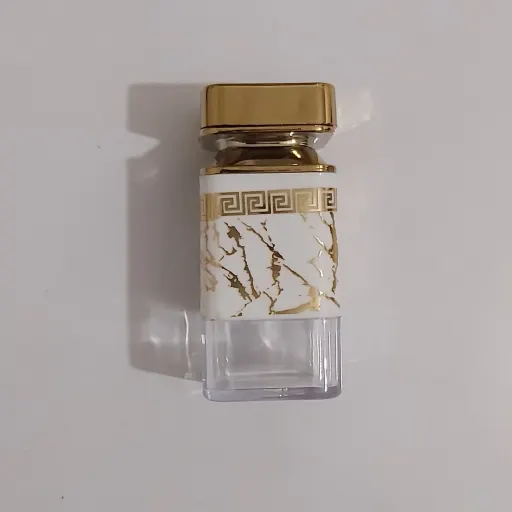 نمکدان  طرح ماربل (نمکپاش ماربل)هر عدد مشکی طلایی یا سفید طلایی رنگ سفید نقره ای ارتفاع 9cm