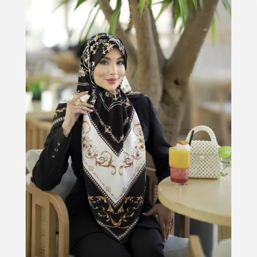 روسری ابریشم توییل گلچینه رنگ مشکی