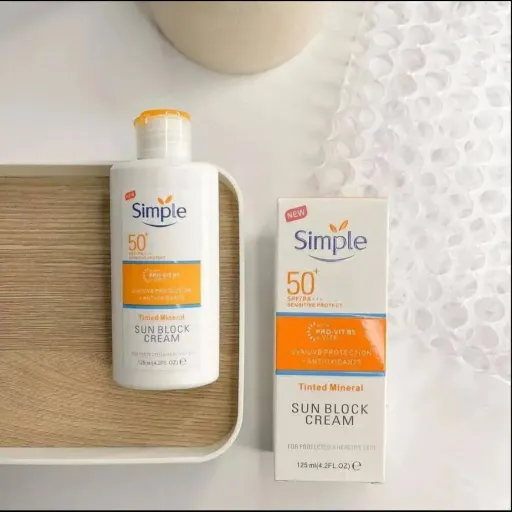 کرم ضد آفتاب ویتامین b5 سیمپل spf50