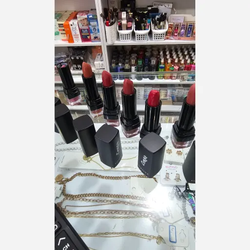 رژ جامد ایواز شماره 131،موجودی سوال شود