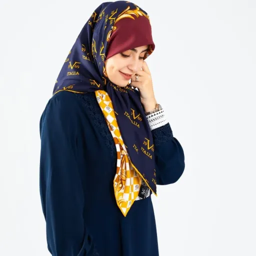 روسری توئیل ابریشمی دست دوز رنگ قرمز