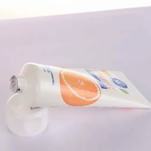  کرم مرطوب کننده و آبرسان دست و صورت ام جی تک مدل ویتامین C و پرتقال مناسب پوست های خشک و معمولی حجم 75 میلی لیتر مجم...