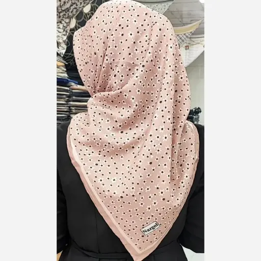 روسری نخ کایتون طرح  بابونه کرم قواره 120