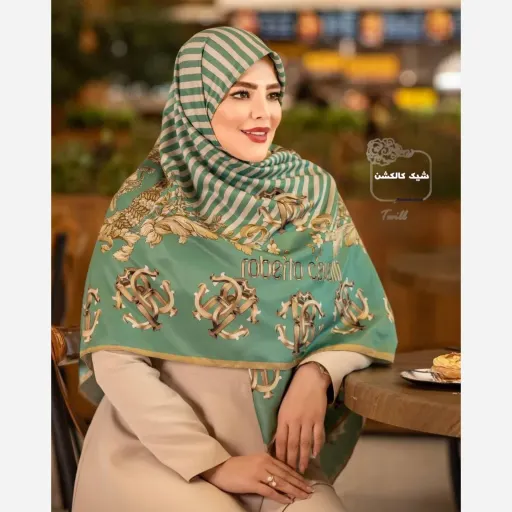 روسری ابریشم توییل روبرتو کاوالی رنگ سدری