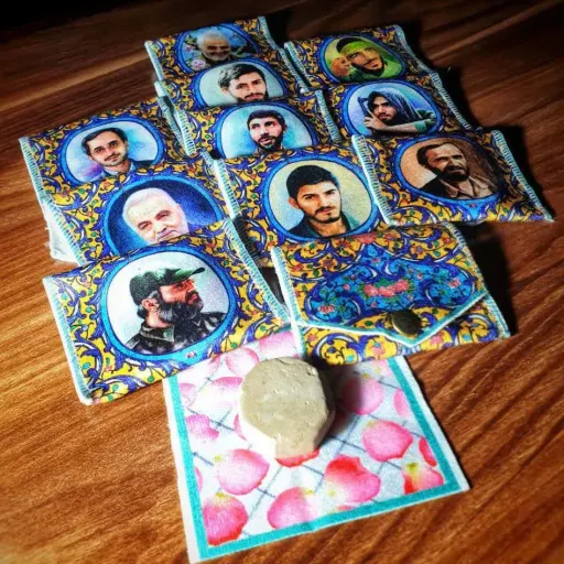 جانماز دوتکه با طرح شهدا