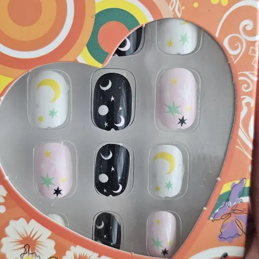 ناخن مصنوعی کودک ورژن