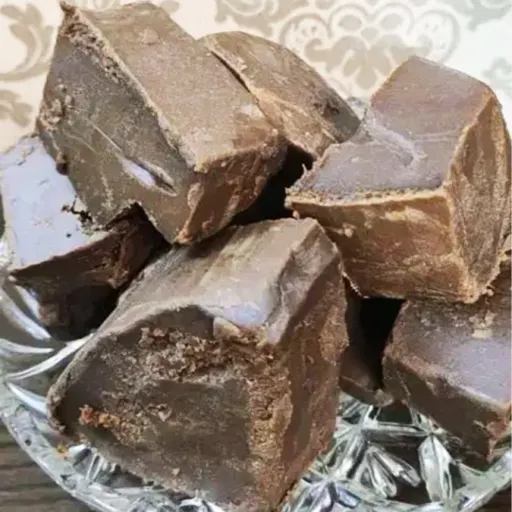 قارا ترش گاوی اصل (قره قروت) چهارمحال وزن بسته بندی 500 گرمی