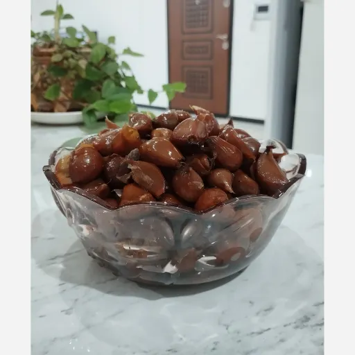 سیر ترشی همدان خانگی 4 ساله 1کیلویی(پس کرایه)