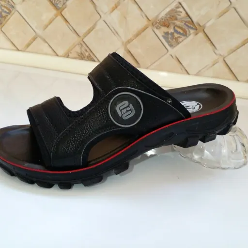 صندل مردانه طبی زیره تزریق نرم و سبک مدل باربد آستردار خیلی با دوام با ارسال رایگان سایز و رنگ مشکی 42
