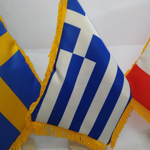 پرچم رومیزی کشور یونان ریشه زرد با پایه سنگی افراتوس